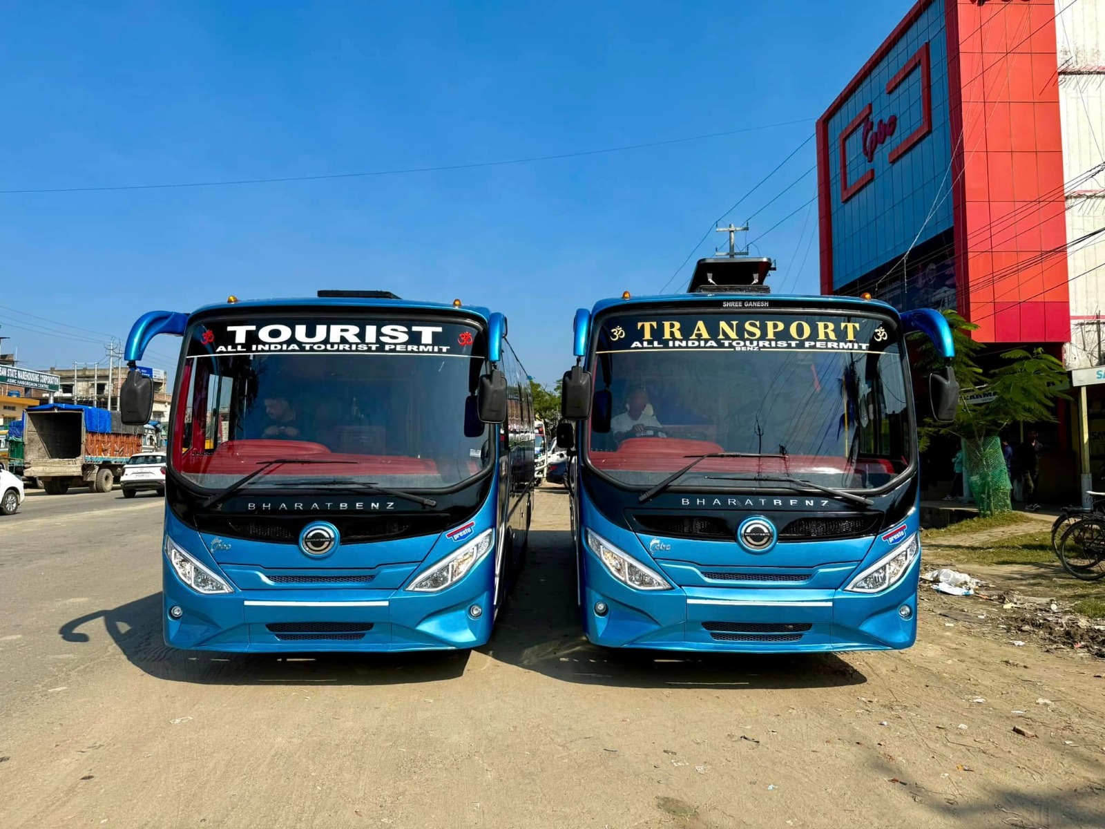 BharatBenz 22 Seater coach – photo 2