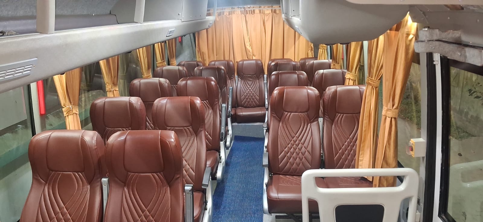 SML 22 Seater coach – photo 3