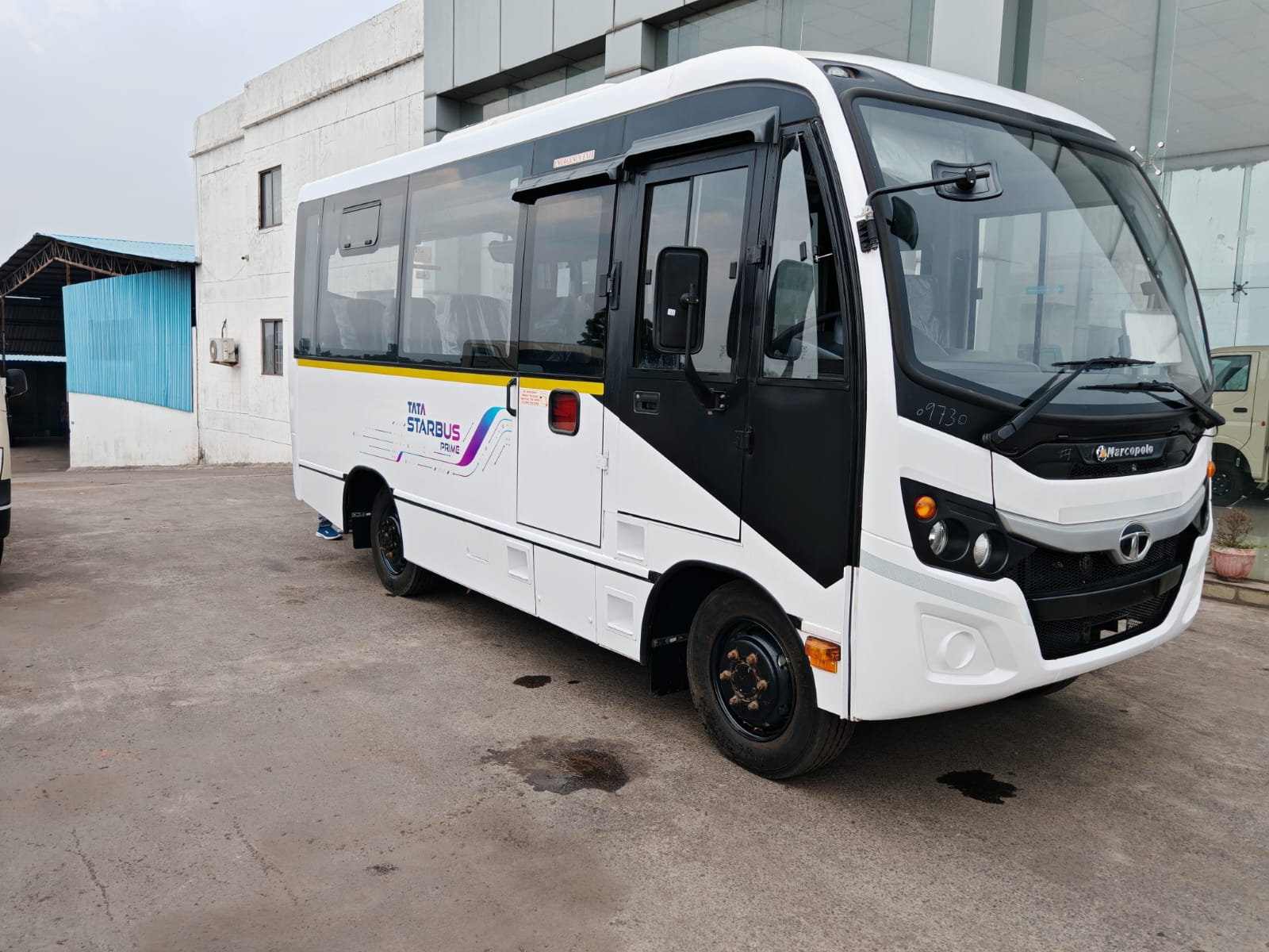 Tata Ultra Prime 20 Seater coach – photo 1