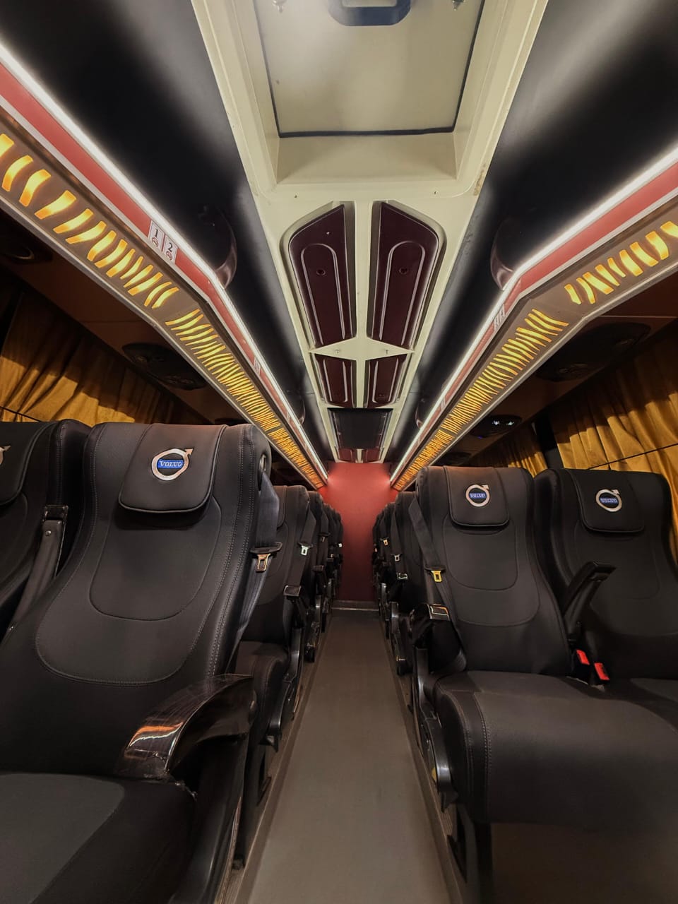 Volvo Eicher 22 Seater coach – photo 3